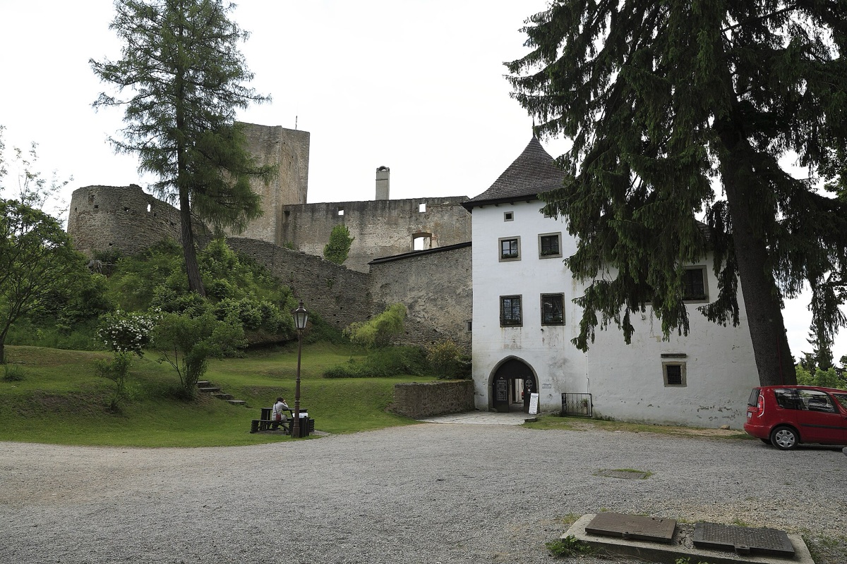 Zřícenina hradu Landštejn v České Kanadě