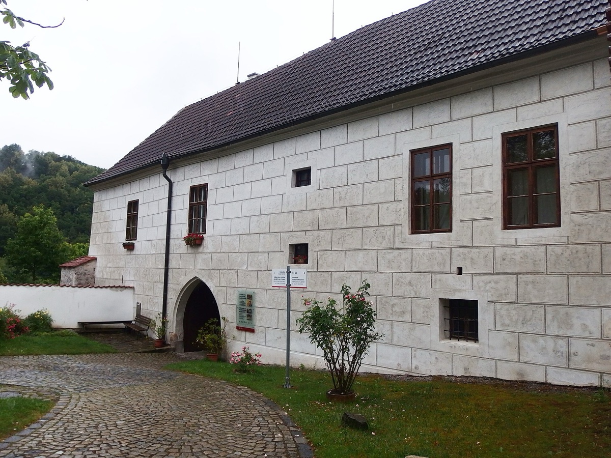 Budovy cisterciáckého kláštera Zlatá Koruna